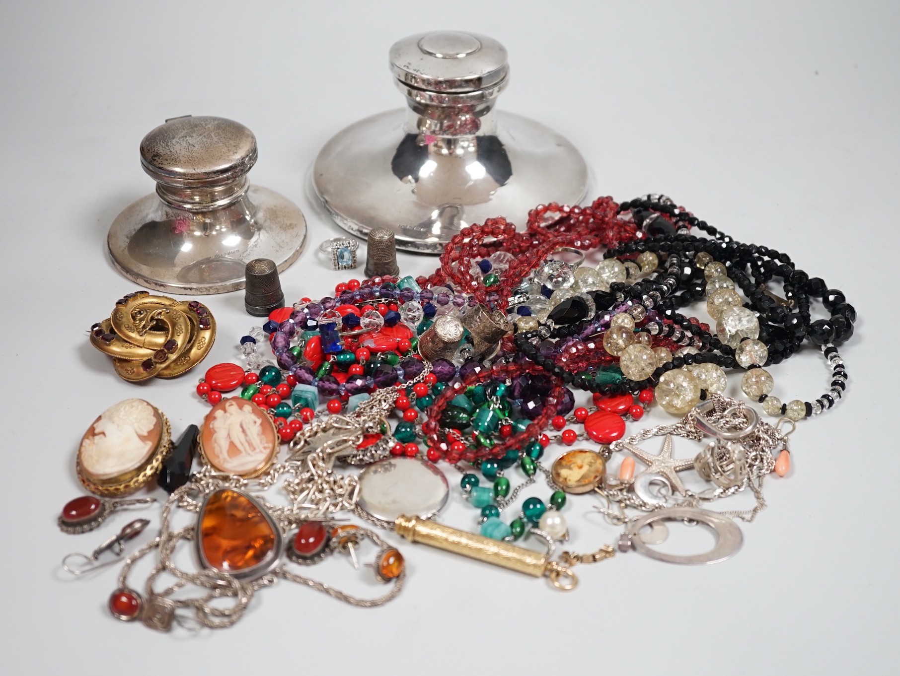 A George V silver mounted capstan inkwell, diameter 13.9cm, a later smaller inkwell and assorted jewellery including a Victorian pinchbeck scroll brooch and costume.